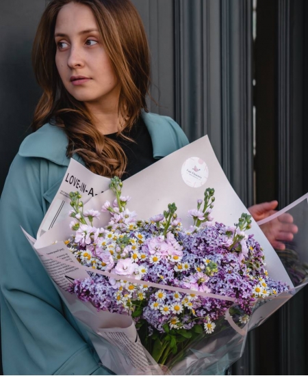 Ramo con fragantes lilas y matiola